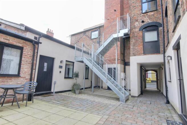 2 bed Apartment for sale Image 7