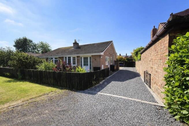 2 bed Semi-Detached Bungalow for sale Image 7
