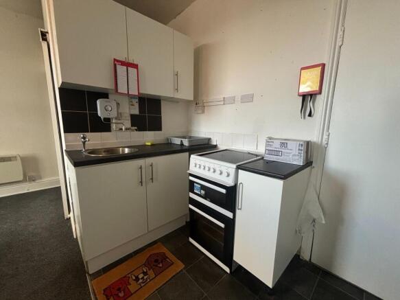 Studio to rent Image 5