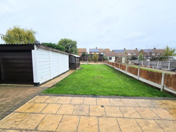 Somerset Avenue, Rochford, Essex photo 4