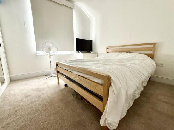 5 bed Semi-Detached for sale Image 9