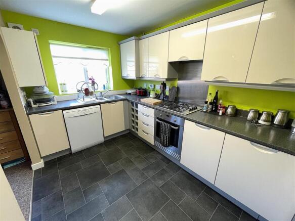 4 bed Terraced for sale Image 5