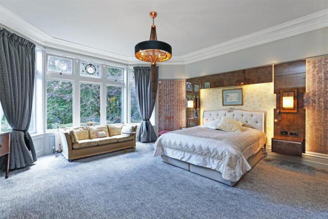 5 bed Semi-Detached for sale Image 3