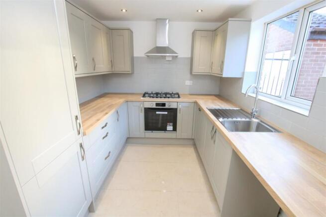 NEWLY FITTED BREAKFAST KITCHEN