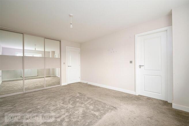 4 bed Detached for sale Image 8