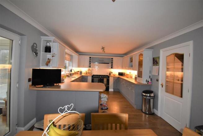 Kitchen 3.jpg