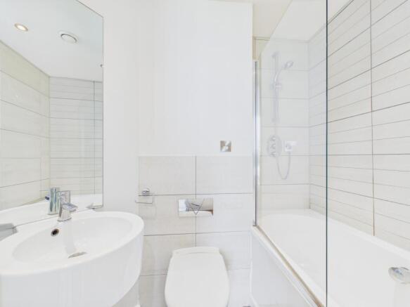 1 bed Apartment to rent Image 6