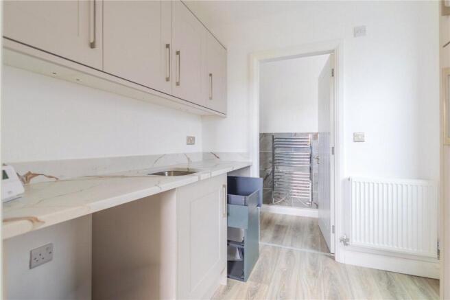 3 bed Detached to rent Image 8