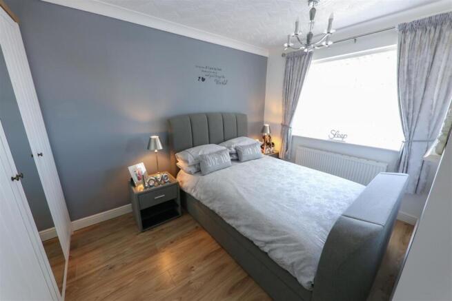 3 bed Semi-Detached for sale Image 12
