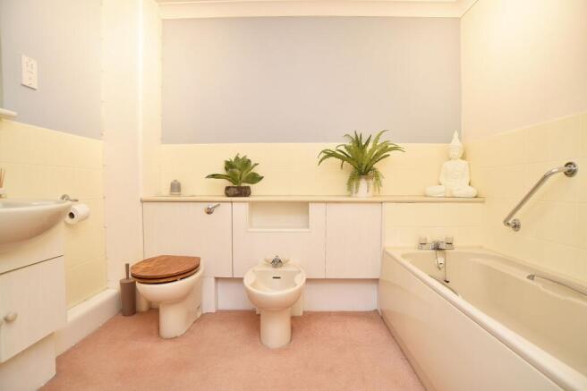 2 bed Flat for sale Image 10