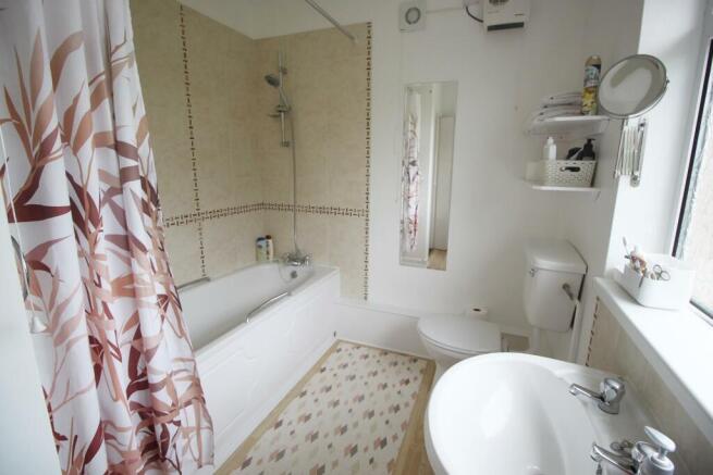 Bathroom NN.JPG