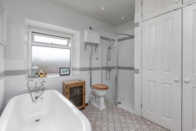 6 bed Village House for sale Image 10