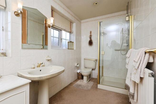 4 bed Detached for sale Image 11