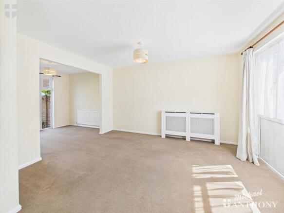 CAM03852G0-PR0282-STILL001