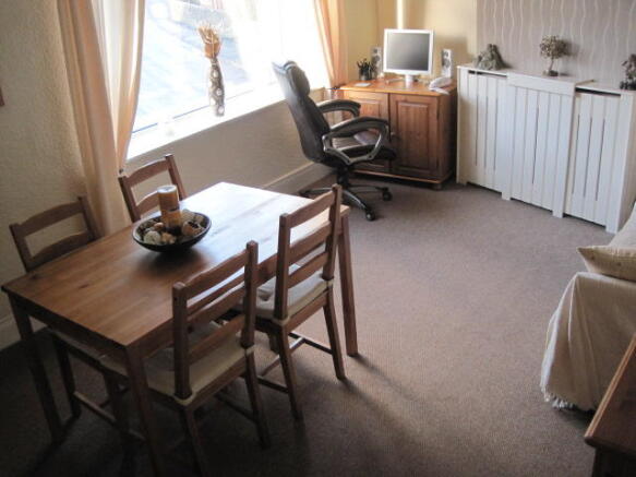 Dining room /bedroom
