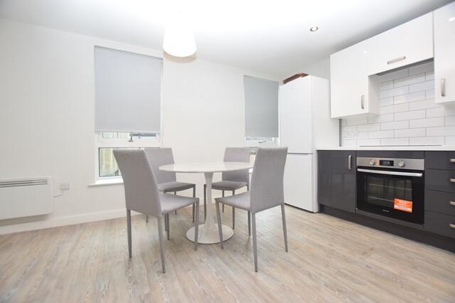 2 bed Apartment to rent Image 4