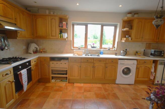 KITCHEN.JPG