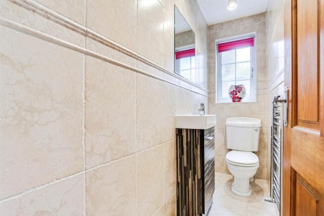 4 bed Detached for sale Image 10