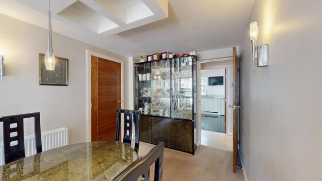 4 bed Detached for sale Image 11