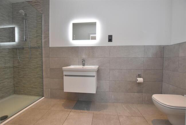 en-suite 2.JPG
