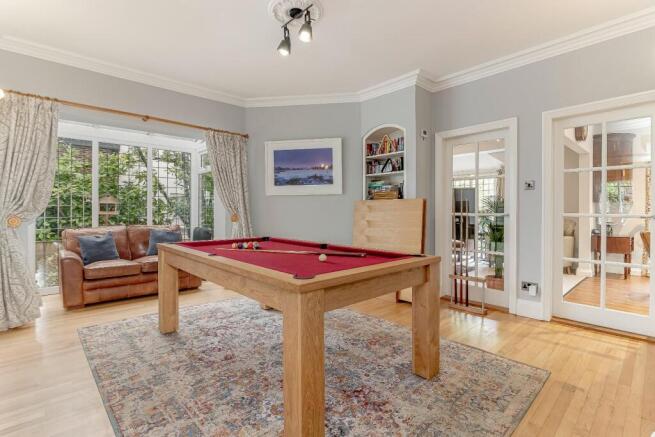 5 bed Detached for sale Image 7