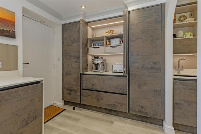Impressive Dining Kitchen