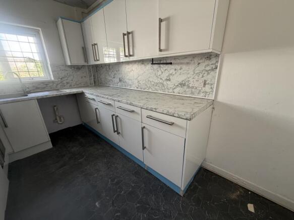 3 bed Semi-Detached to rent Image 7