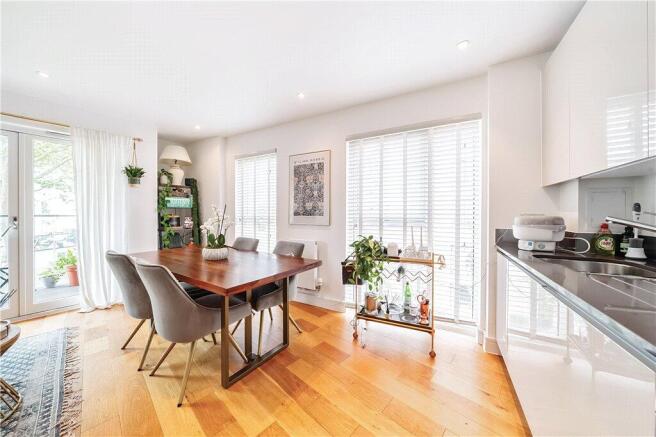 1-bed flat on Fairbourne Road, London, £186,000