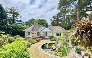 8, Ashling Close, Bournemouth BH8 9JD