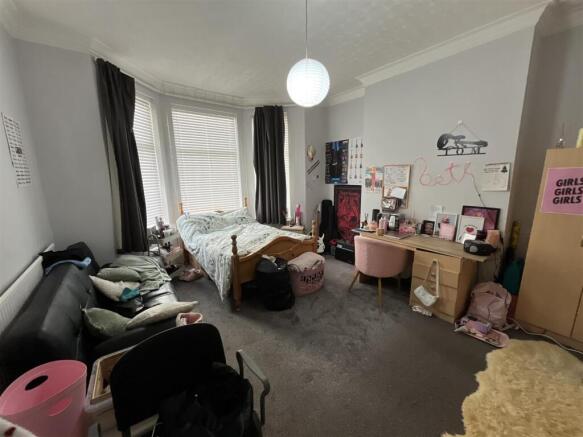7 bed House Share to rent Image 8