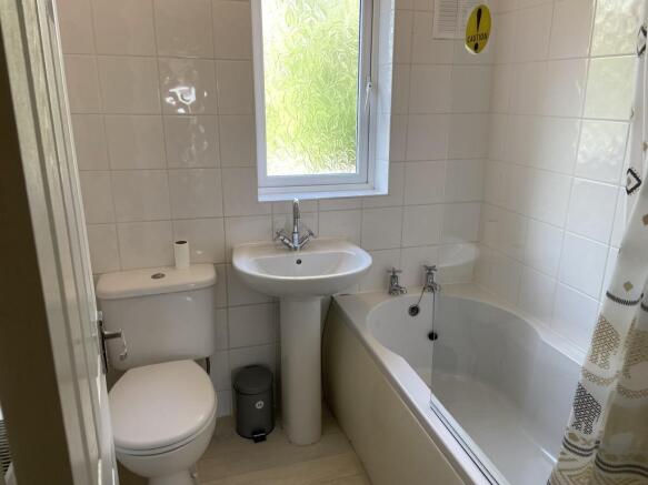 Bathroom 2 - 1st ...