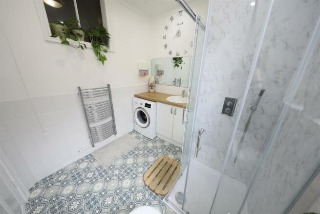 Shower/utility room