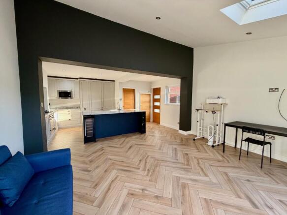3 bed Semi-Detached to rent Image 7