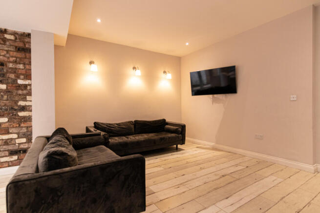 67 Woodcroft Road Living Room 2