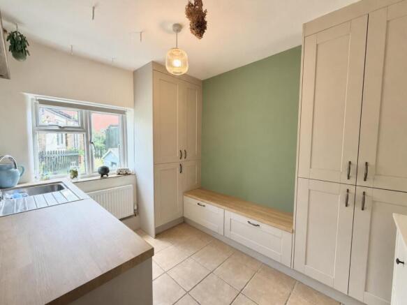 4 bed House for sale Image 6