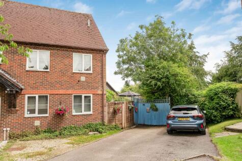 Barnfield Close, Lower Froyle, Alton, Hampshire