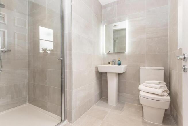 4 bed House to rent Image 7