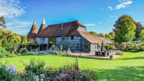 A 17th Century Barn Conversion In Sissinghurst