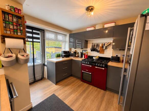 Parkdale Drive, Sowerby Bridge photo 5