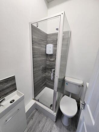 3 bed Flat to rent Image 5