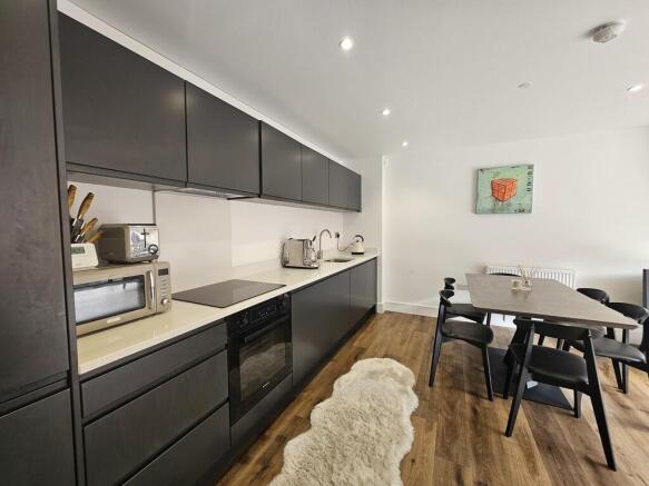 3 bed Town House to rent Image 6