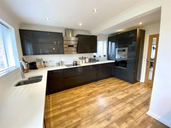 Open Plan Kitchen and Dining Room