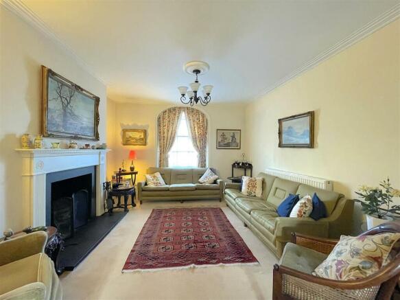 Living Room (1).jpeg