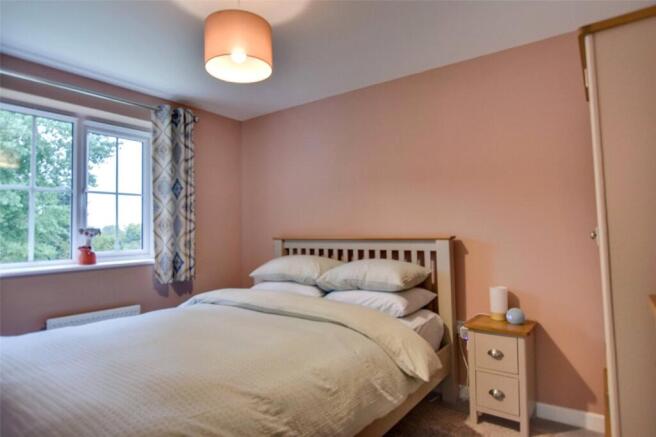 4 bed Detached for sale Image 8
