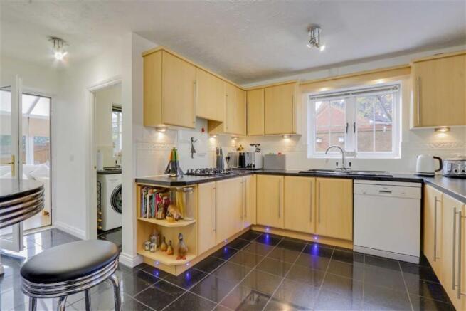 KITCHEN/BREAKFAST ROOM