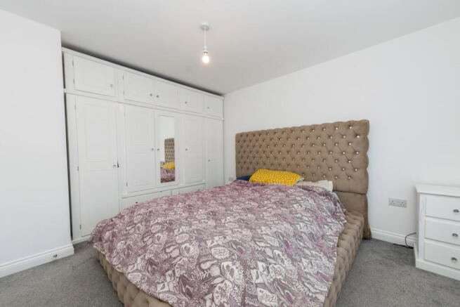 4 bed Terraced for sale Image 12