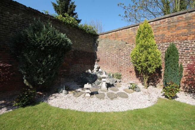 Garden feature