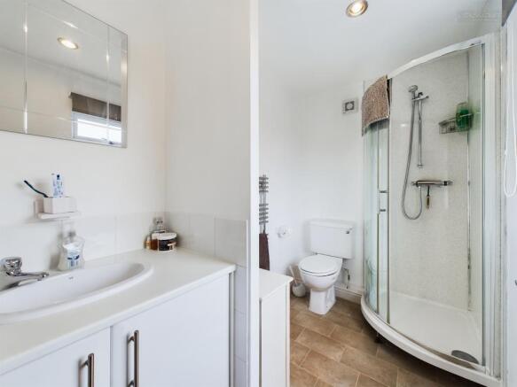 En-Suite To Master Bedroom