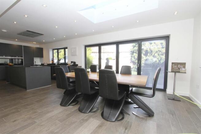 Dining/kitchen area