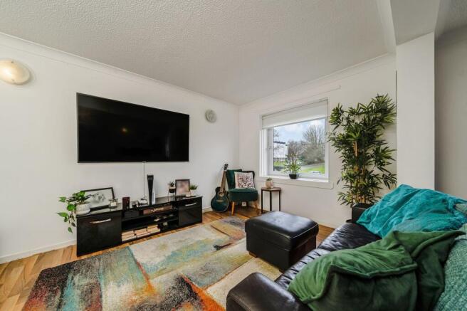 Lounge/Dining